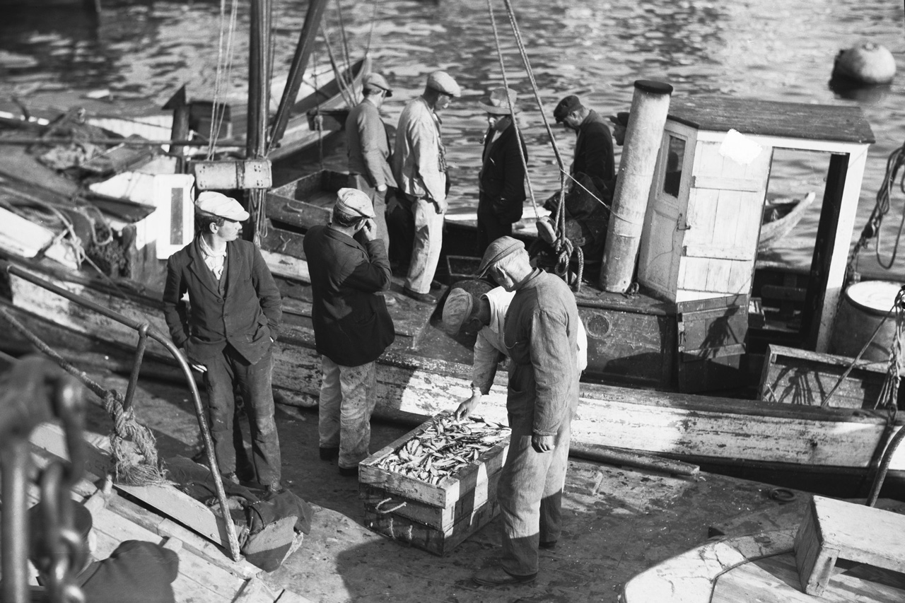 Fra havna i Kristiansund tidlig på 1930-tallet. Bilde fra Nasjonalbiblioteket