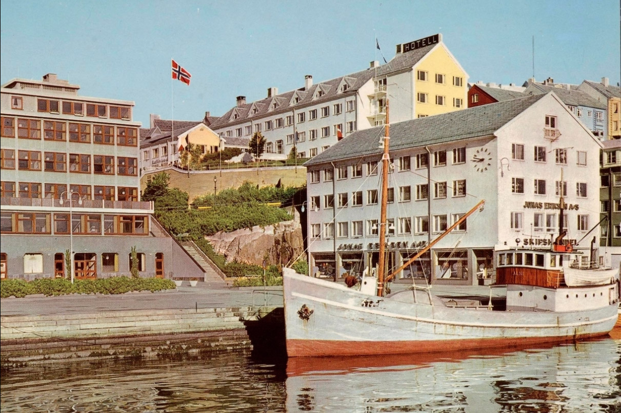 Fra Nordmøre Museums fotosamlinger.