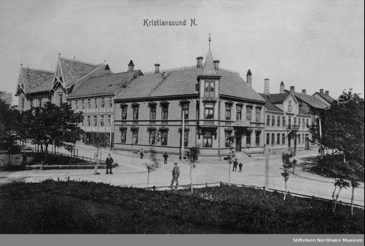 Fastinghjørnet. Fra Nordmøre Museums fotosamlinger.