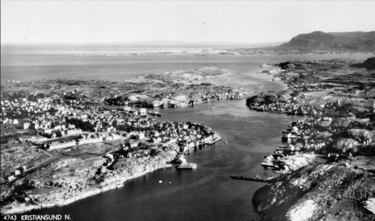 Flyfoto av Kristiansund før 1936. Fra Nordmøre Museums fotosamlinger.