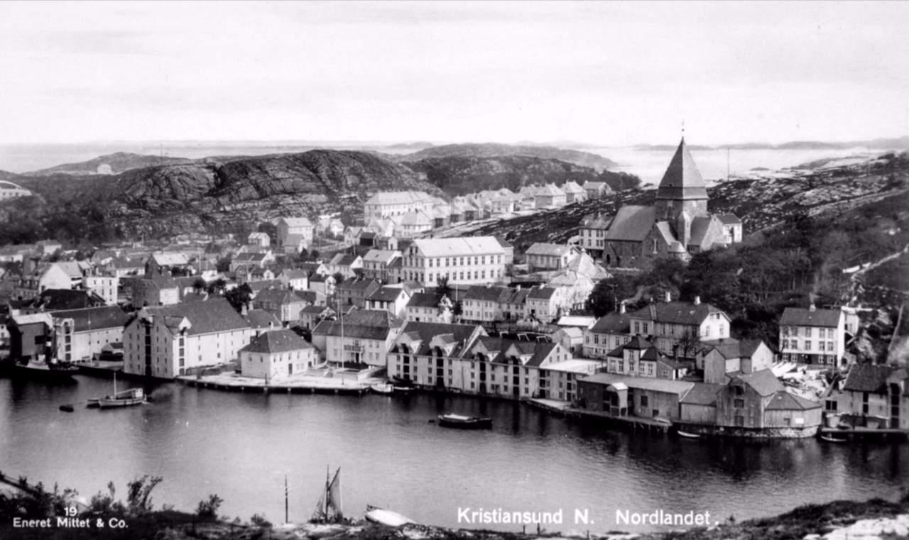 Fra Nordmøre Museums fotosamlinger.