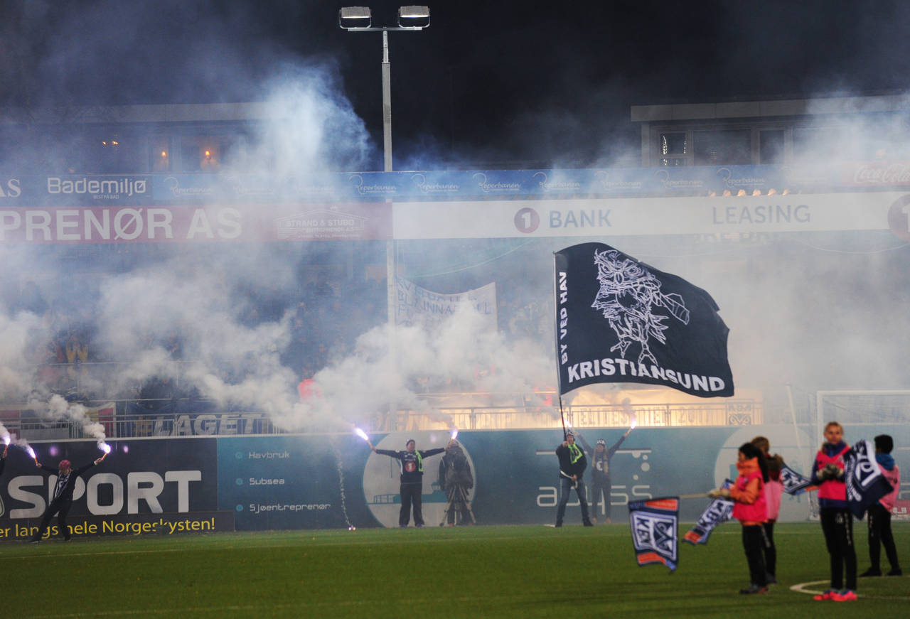 Fyrverkeri på Kristiansund stadion før oppgjøret mellom KBK–ODD. Foto: Anders Tøsse / NTB scanpix