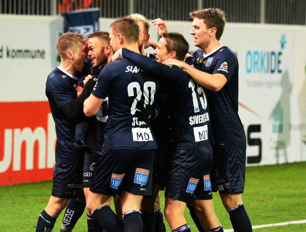 Kristiansund–Sandefjord. Kristiansund stadion. KBK jubler for 3–2 ved Sverre Økland (nest til venstre). Foto: Anders Tøsse / NTB scanpix