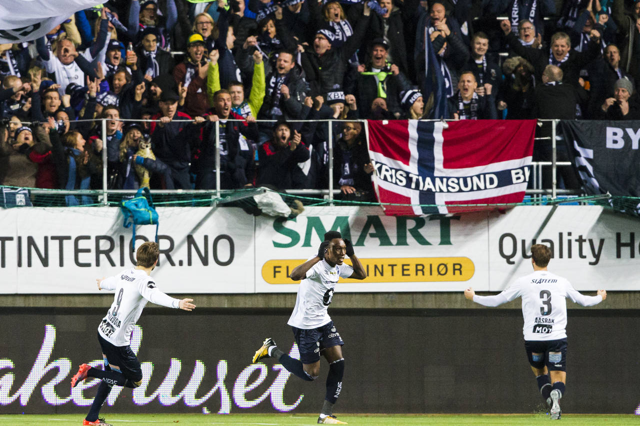 Kristiansunds Daouda Bamba feirer 0-1 i eliteseriekampen i fotball mellom Molde og Kristiansund på Aker Stadion. Foto: Svein Ove Ekornesvåg / NTB scanpix