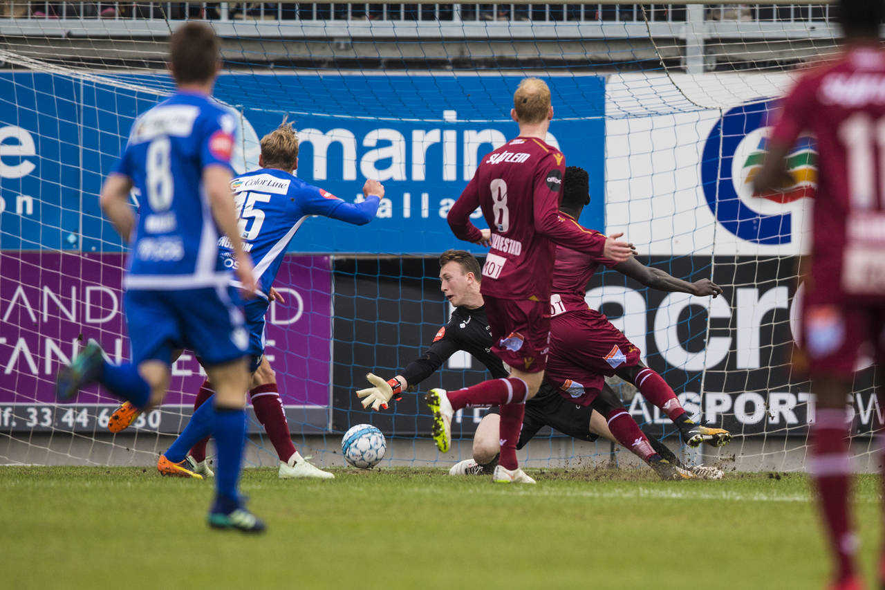 Pontus Engblom (nr. to f.v.) og Sandefjord berget 3–3 på tampen mot Kristiansund. Foto: Trond Reidar Teigen / NTB scanpix