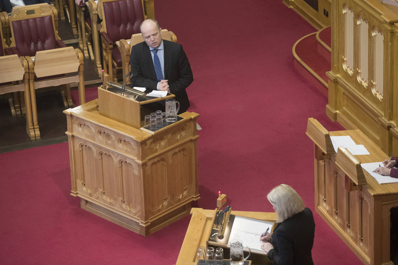 Sp-leder Trygve Slagsvold Vedum mener det lyder hult når kommunal- og moderniseringsminister Monica Mæland (H) sier det er opp til finnmarkingene å bestemme over Finnmarks fremtid. Foto: Terje Bendiksby / NTB scanpix