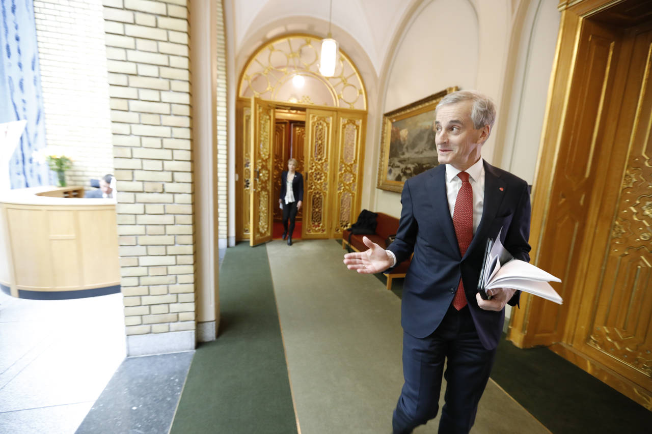 Ap-leder Jonas Gahr Støre ber velgerne ha tillit til at partiet hans ikke ville ha stemt for regelendringer som setter i spill eierskapet til norske kraftressurser. Foto: Gorm Kallestad / NTB scanpix