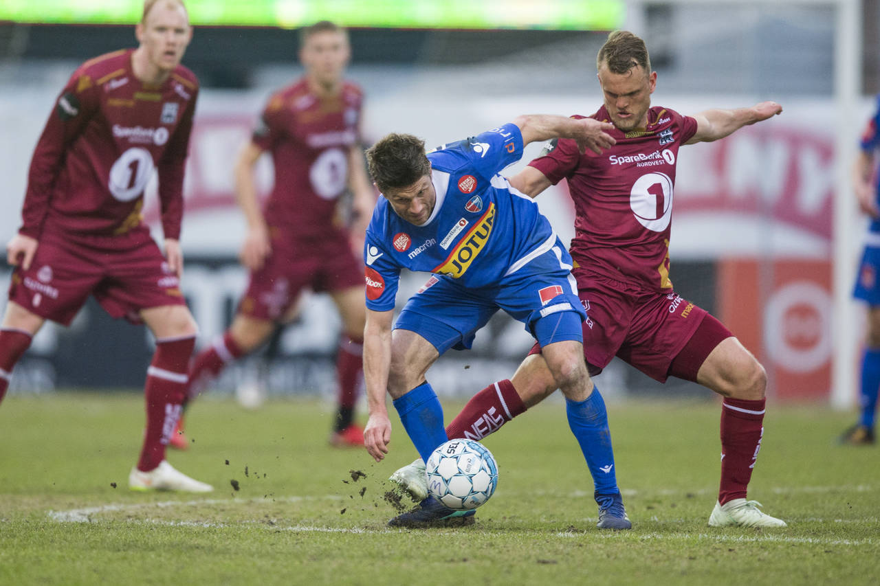 Sandefjord–Kristiansund (3–3). Sandefjords Håvard Storbæk (t.v) i eliteseriekampen i fotball mellom Sandefjord og Kristiansund på Komplett Arena. Foto: Trond Reidar Teigen / NTB scanpix