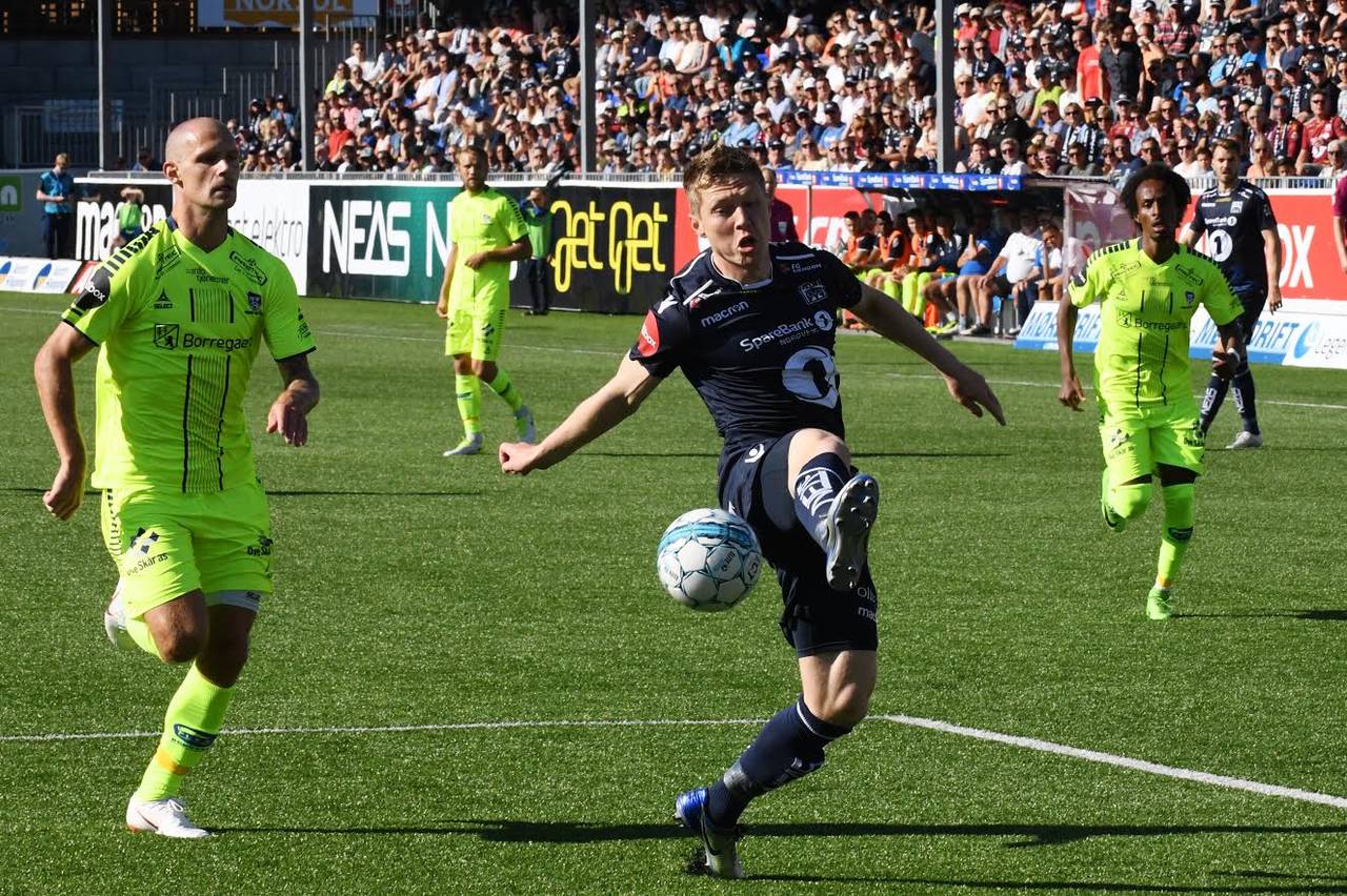 Sarpsborg lå lenge under 0–1 borte mot Kristiansund, men klarte til slutt å få med seg 1–1. Her er KBKs Torgil Gjertsen på vei fram i angrep. Foto: Anders Tøsse / NTB scanpix