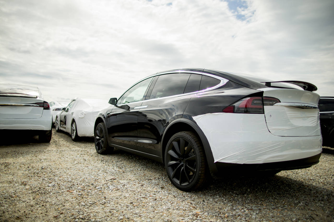 De som har råd til ny Tesla, må fra neste år belage seg på en engangsavgift på opptil 70.000 kroner. Foto: Vegard Wivestad Grøtt / NTB scanpix