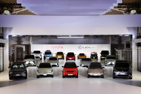 UTVALG: Toyota og Lexus satser på en elektrisk framtid, og skal lansere rundt 30 elbiler i årene fram mot 2030. Foto: Produsenten