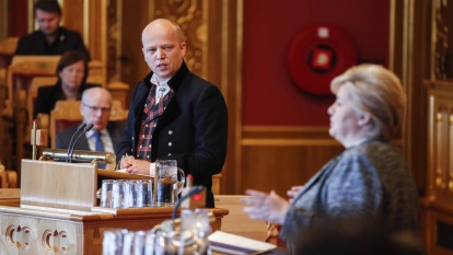 Senterpartiets leder og statsministerkandidat, Trygve Slagsvold Vedum, kledd i bunad i Stortingets spørretime i mai 2019. Foto: Vidar Ruud / NTB 