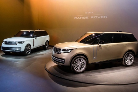 NY UTGAVE: Neste år kommer den helt nye Range Rover-modellen på markedet. Foto: Produsenten