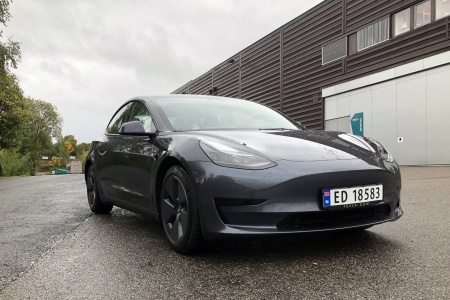 MEST SOLGT: Tesla Model 3 toppet leveringslistene for Europa i september med 24.660 biler. Av disse havnet 2218 eksemplarer i Norge. Foto: Morten Abrahamsen / NTB