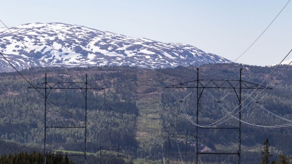 Kraftlinjer mellom gjennom Rindal og Surnadal på Nordmøre. Illustrasjonsfoto: Steinar Melby