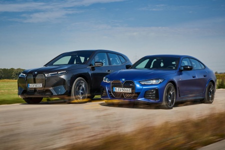 ELEKTRISK VEKST: BMW iX og i4 er med på å løfte salget av elbiler for BMW. Foto. Produsenten