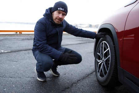 HJUL: Større hjul gir tyngre felger. Ståle Frydenlund sier én tomme opp i størrelse koster rundt fem prosent i rekkevidde. Foto: Morten Abrahamsen / NTB