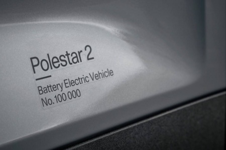 MILEPÆL: På to og et halvt år har Polestar produsert 100.000 Polestar 2. Av disse befinner 10 prosent seg i Norge. Foto: Produsenten