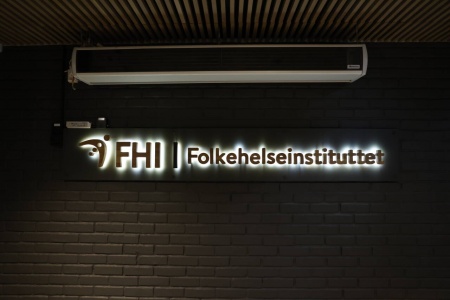 Onsdag rundt klokka 15 legger FHI fram en ny risikovurdering av koronapandemien. Foto: Jil Yngland / NTB