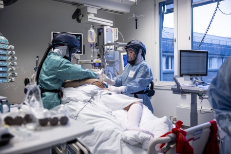 Det ligger nå 200 pasienter på sykehus i Norge med covid-19 som hovedårsak. Illustrasjonsfoto: Jil Yngland / NTB