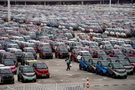 Foto: Aly Song / NMANGE: Ifølge IEA er det rundt 450 forskjellige elbilmodeller tilgjengelig på det globale markedet. I Kina er det særlig de små som er populære. Foto: ReutersTB Tema
