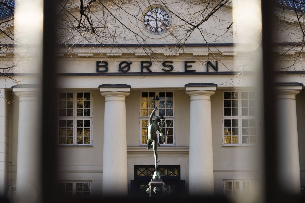 Hovedindeksen på Oslo Børs falt med over 1,6 prosent etter åpning torsdag, og følger dermed gårsdagens rekordfall på de amerikanske børsene.Foto: Erik Johansen / NTB