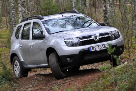 TI ÅR I NORGE: Internasjonalt har Dacia rundet en milepæl i produksjonen. Dacia har vært i Norge siden 2012, men er et marginalt merke her til lands. FOTO: Øivind Skar / NTB