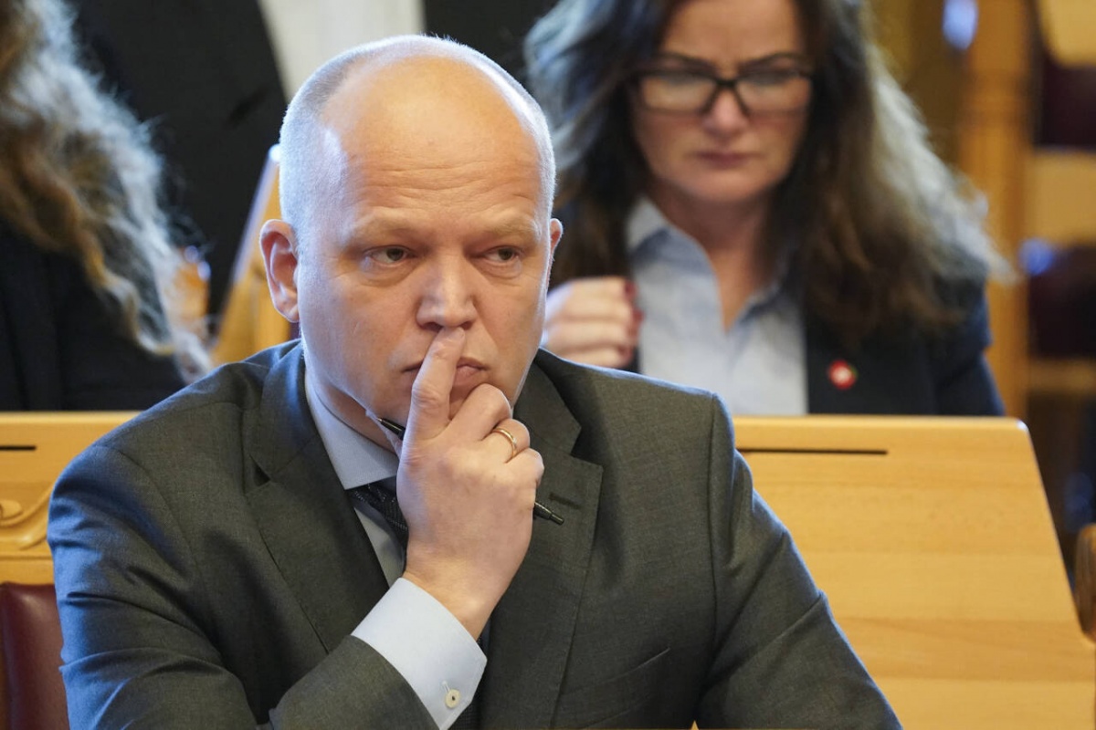 Finansminister og Sp-leder Trygve Slagsvold Vedum har mye å tenke over, viser en ny meningsmåling. Partiet hans er nede på 3,5 prosent. Foto: Terje Bendiksby / NTB
