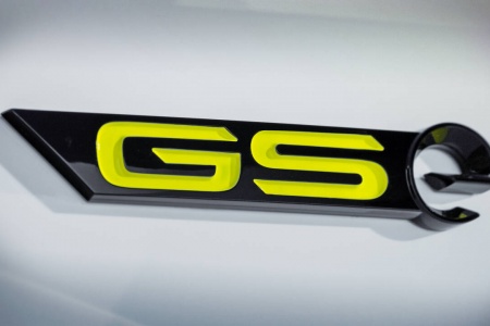 ELEKTRISK MERKE: En gang i tiden var GSE symbolet for en sprek Opel-modell. Det skal det også være i framtiden, men da dreier det seg om elektriske biler. Foto: Produsenten