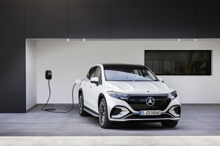 PREMIUM: EQS SUV er Mercedes’ største elektriske SUV og kommer til Norge i starten av 2023. Foto: Produsenten