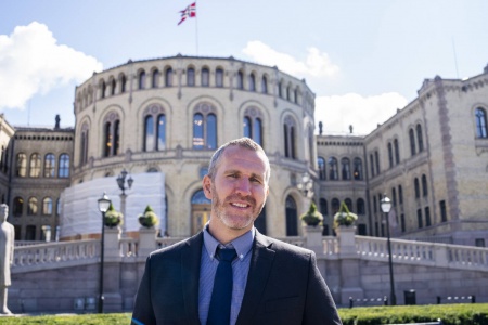 Frps energipolitiske talsperson Marius Arion Nilsen, omtaler strømprisene som «tidenes skatteøkning». Foto: Javad Parsa / NTB