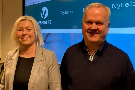 Carina Wollan Myhre og Tore Larssen på topp for Kristiansund Venstre. Foto: Kristiansund Venstre