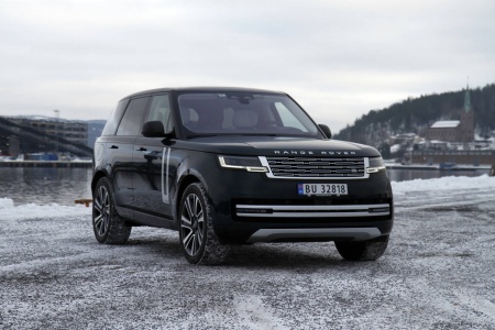 EL KOMMER: Neste år er det ventet en helelektrisk utgave av Range Rover. Den vil nok ha et bedre potensial i Norge enn testbilen som har V8-bensinmotor. Foto: Morten Abrahamsen / NTB