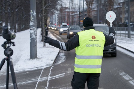 KONTROLL: Statens vegvesen utfører en rekke kjøretøykontroller gjennom året. Foto: Gorm Kallestad / NTB