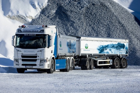 STØRST: Scania sier de har over hundre elektriske lastebiler på norske veier, men dette er den første med så høy totalvekt. Foto: Produsenten