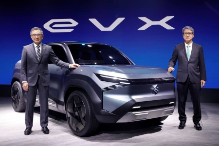 FØRST: Innen utgangen av neste år skal Suzuki eVX være på markedet. Bilen skal ha firehjulstrekk, være 430 centimeter lang og ha en estimert rekkevidde på 55 mil. Foto: Produsenten