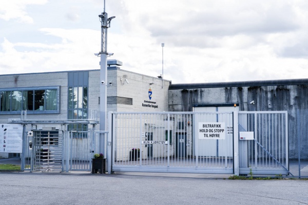 Oppklaringsprosenten for lovbrudd falt kraftig i fjor. På bildet ser vi Ullersmo fengsel på Romerike. Foto: Gorm Kallestad / NTB
