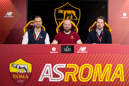Fra venstre: Frank Spjelkavik Berget, ULTI Agency , E-sport-manager Alessio Cifani i AS Roma og daglig leder Asgeir Kvalvik i ULTI Agency. Foto: AS Roma