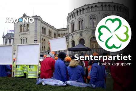 Havbruksarbeidere demonstrer foran Stortinget mot den foreslåtte grunnrenteskatten. Foto: Terje Bendiksby / NTB
