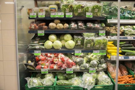 Prisene på de mest nødvendige matvarene har økt mer enn dobbelt så mye som den generelle prisveksten, viser en ny rapport fra Sifo. Illustrasjonsfoto: Berit Roald / NTB