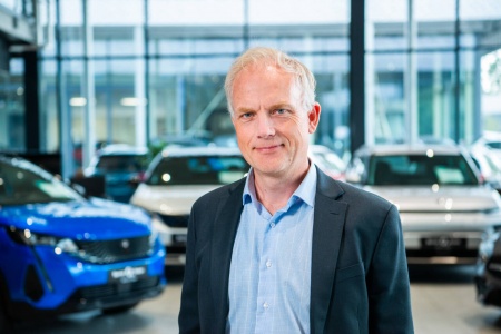 ÅRSRESULTAT: Harald Frigstad, konsernsjef i Bertel O. Steen, la fram et årsregnskap for 2022 som viste en omsetning for bilvirksomheten på 22,7 milliarder kroner. Foto: Importøren