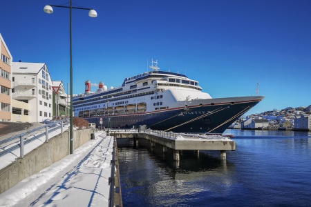 Cruiseskipet «Bolette» ved kai i Kristiansund 16. februar 2022. Foto: Kurt Helge Røsand / KSU.NO