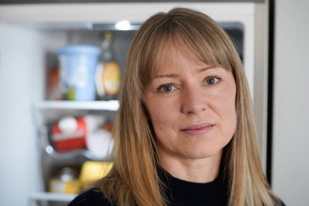 Ernæringsbiolog og forfatter Marit Kolby oppfordrer forbrukere til å være mer kritiske. Hun er en av dem som lenge har etterlyst nye vurderinger av flere tilsetningsstoffer i mat. Foto: Terje Bendiksby / NTB