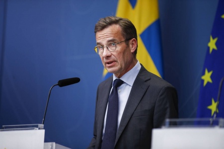 Statsminister Ulf Kristersson skal sette inn forsvaret i kampen mot den grove voldsbølgen i landet. Foto: Caisa Rasmussen / TT / NTB