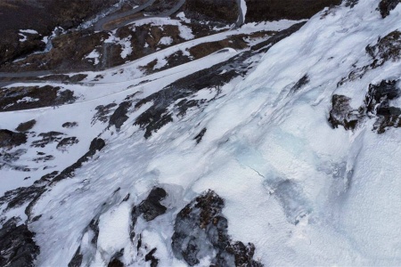 Slik ser det ut i Kjelstadlinja i Trollstigen. Store isparti. Foto: Dag Christian Ugseth / Møre og Romsdal fylkeskommune