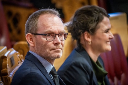 Forsknings- og høyere utdanningsminister Oddmund Hoel (Sp) er tydelig på at utfordringene med kunstig intelligens i universitets- og høyskolesektoren er knyttet til eksamen. Foto: Ole Berg-Rusten / NTB