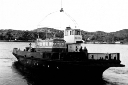 Den 1. juni 1963 åpnet sambandet Gullstein-Vinsternes. Dermed ble ytre Nordmøre knyttet sammen med Kristiansund med bil, buss og ferjer. (Bilde fra MRF)