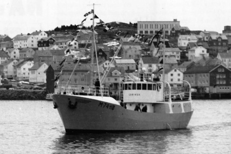 Første stålbåten, «Lowinda», på havna i Kristiansund i forbindelse med overleveringen i 1962. (Bilde fra Vaagland Båtbyggeri)