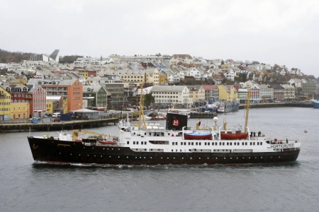 Historiske «Nordstjernen» sitt siste hurtigruteanløp på havna i Kristiansund 21. mars 2012. Foto: Terje Holm