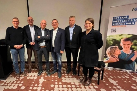 Foredragshaldarar under IOGT-seminaret på Rica Parken i Ålesund 29. november. Fra venstre, Geir Riise, Ingar Bøen, Johan Behrentz, Per Arne Lillebø, Ola Honningdal Grytten og Ragnhild Kaski. Foto: Leiv Arne Grimstad